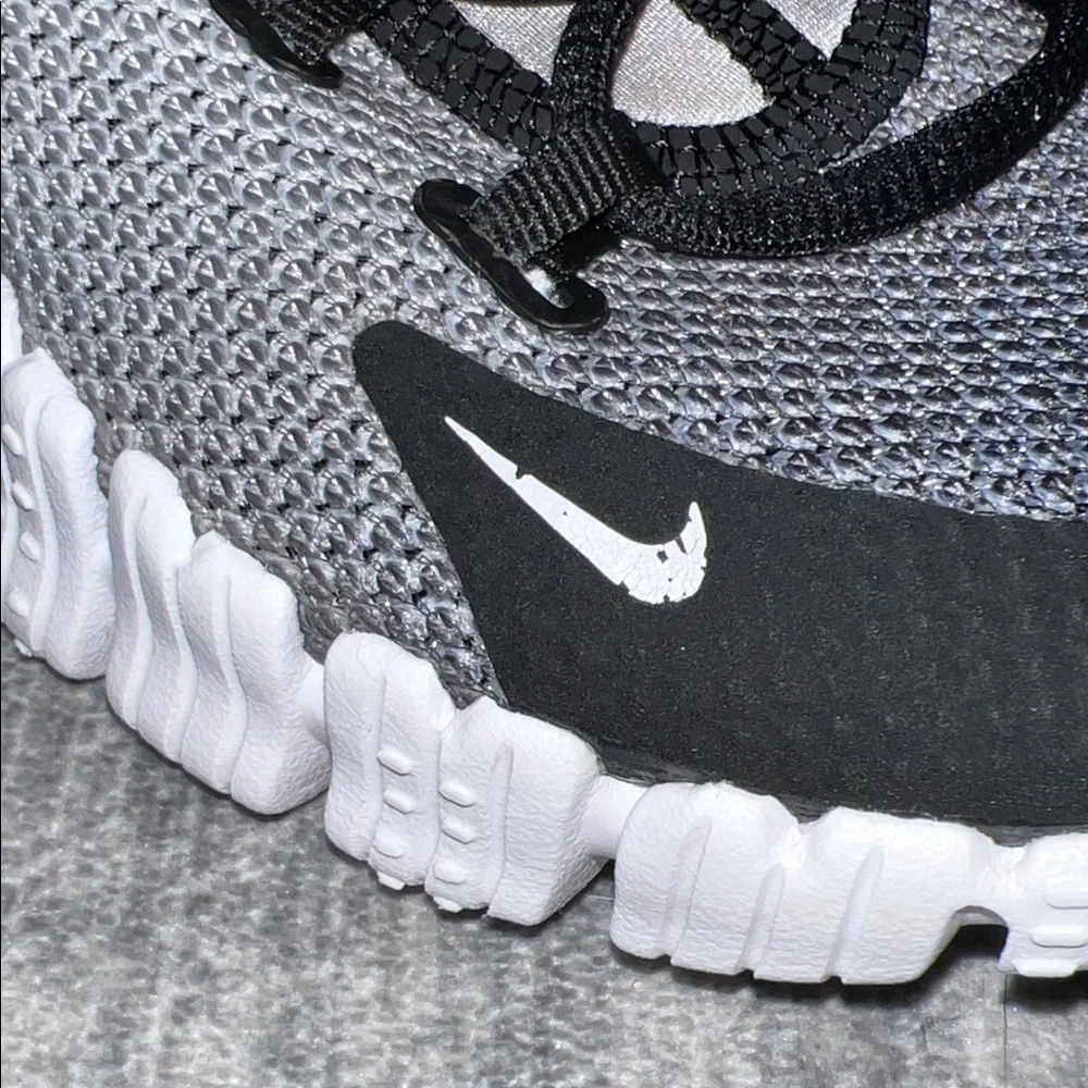 Nike Metcon Black and Gray Sneakers - Picture 3 of 6